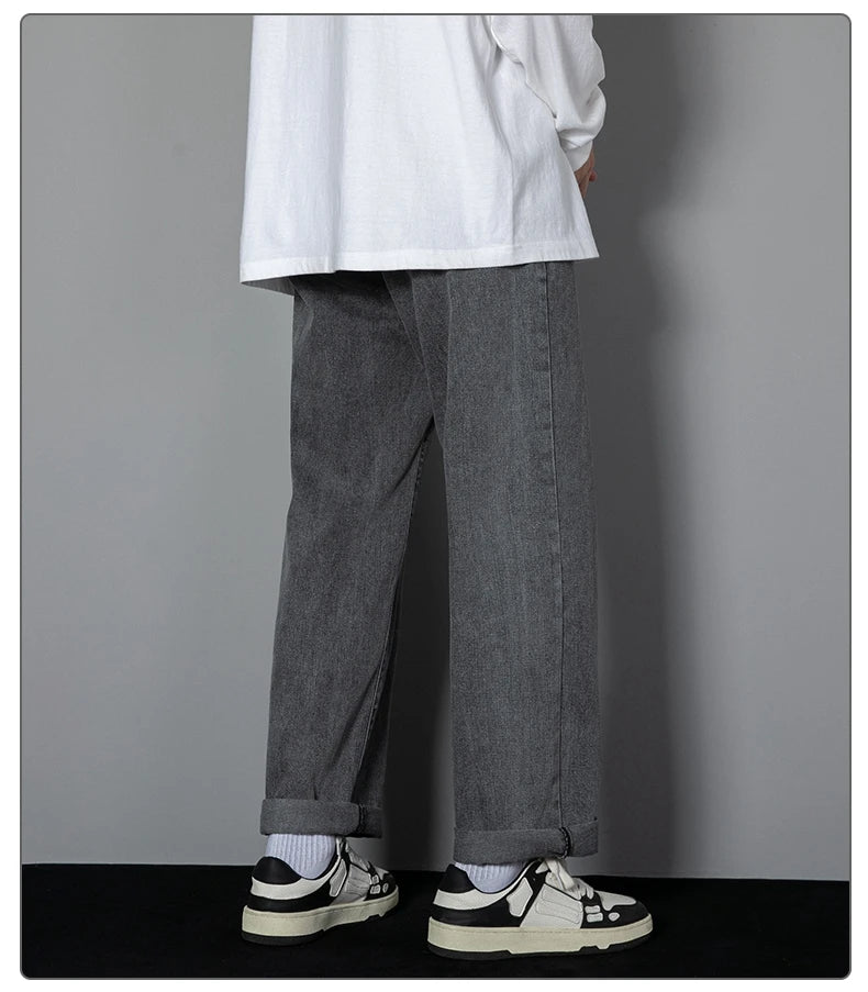 Men’s Relaxed Straight-Leg Jeans